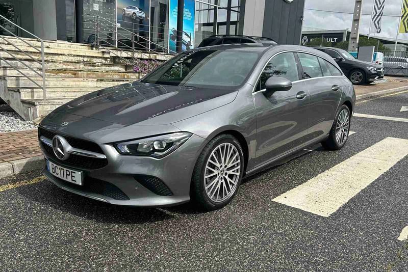 Cinzento Usado 2023 Mercedes CLA180 Style Sedan | € 41.700 (Caro) - Imagem 1/4