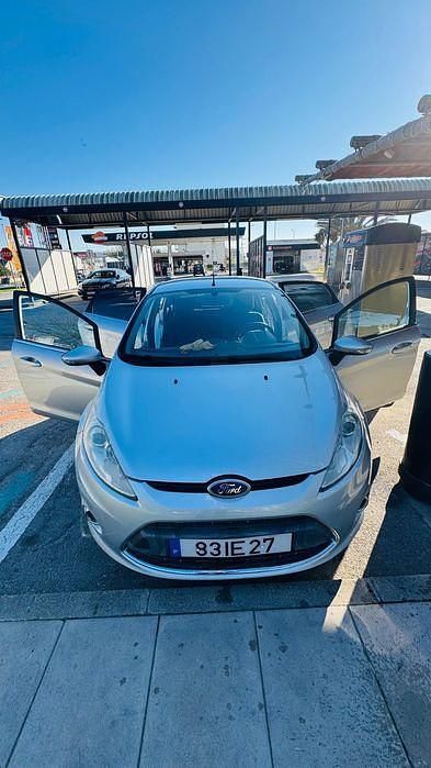 Usado Ford Fiesta Titanium 90 HP (66 kW) 2009 Sedan