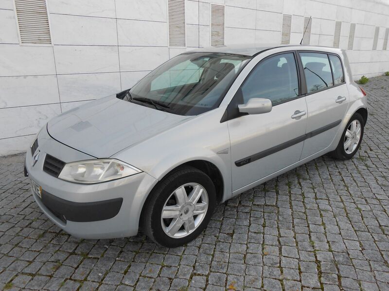 Cinza Usado 2003 Renault Mégane II Dynamique Citadino | € 2.950 (Preço justo) - Imagem 1/4