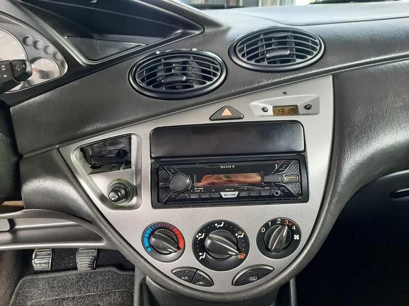 Usado Ford Focus Trend 115 HP (84 kW) 2002 Preto Carrinha