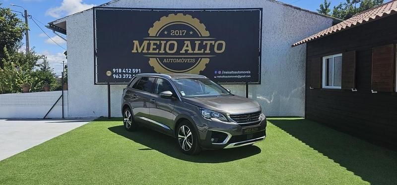Cinzento Usado 2019 Peugeot 5008 Monovolume | € 22.800 (Preço elevado) - Imagem 1/4