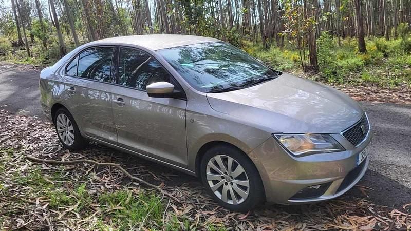 Cinzento Usado 2013 Seat Toledo Citadino | € 6.490 - Imagem 1/4