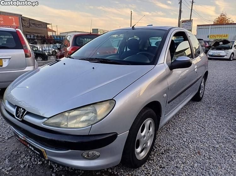 Cinza Usado 2002 Peugeot 206 | € 2.299 (Preço justo) - Imagem 1/1