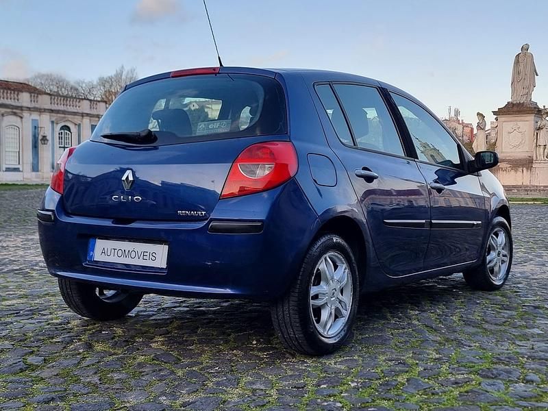 Usado Renault Clio II 75 HP (55 kW) 2006 Azul