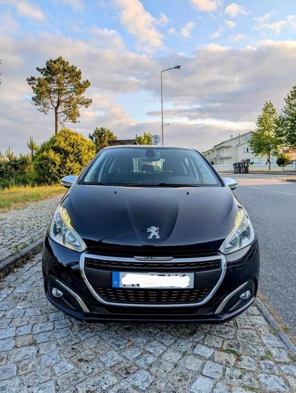 Azul Usado 2017 Peugeot 208 Citadino | € 9.650 (Super Preço) - Imagem 1/4