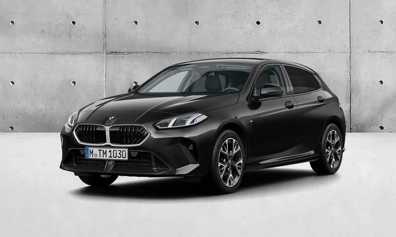 Preto sapphire metalizada Novo 2025 BMW 116 Shadowline Citadino | € 37.903 (Preço elevado) - Imagem 1/4