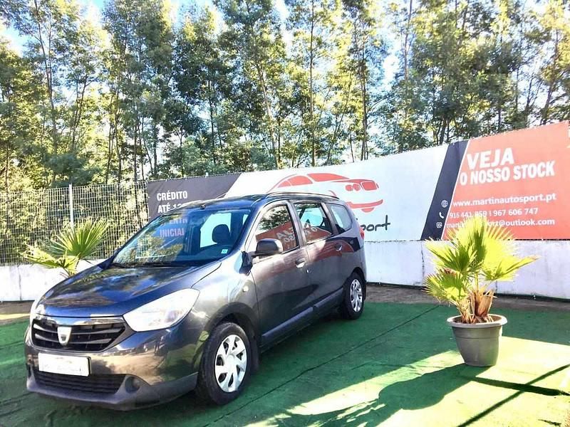 Cinzento Usado 2013 Dacia Lodgy Monovolume | € 6.990 - Imagem 1/4