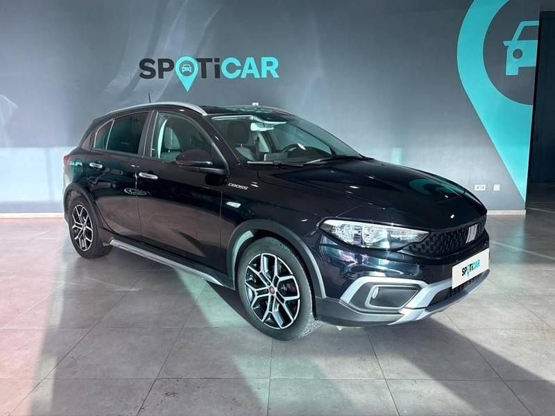 Usado Fiat Tipo Cross 95 HP (69 kW) 2022 Preto Sedan