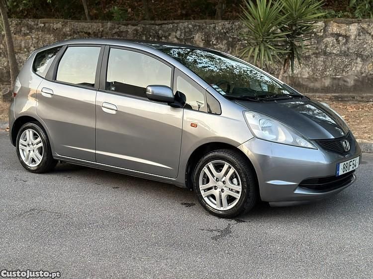 Cinza Usado 2009 Honda Jazz Citadino | € 7.450 - Imagem 1/1