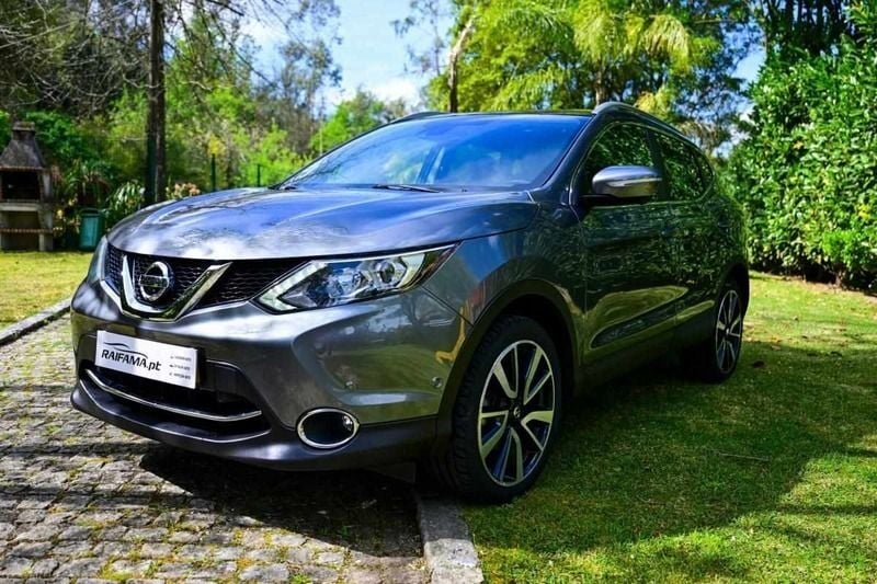 Cinza Usado 2015 Nissan Qashqai Premium Edition SUV | € 17.900 (Preço justo) - Imagem 1/4