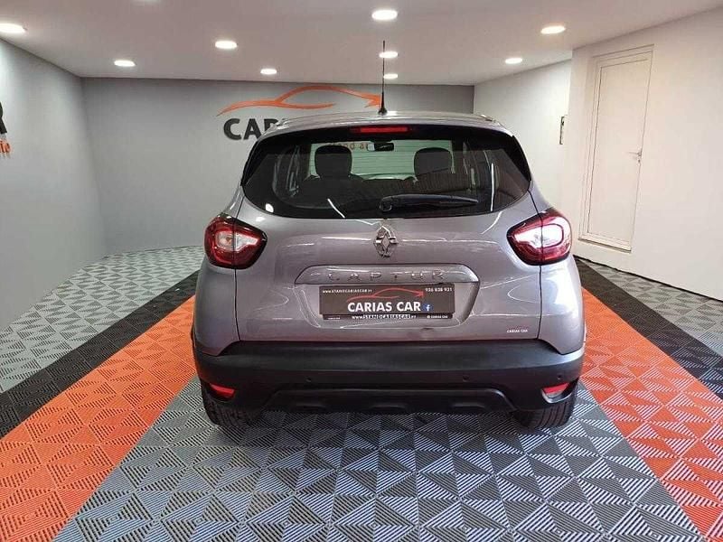 Usado Renault Captur 90 HP (66 kW) 2018 Cinza SUV