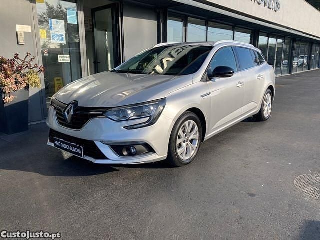 Usado Renault Mégane IV Business 115 HP (84 kW) 2020 Cinza Sedan