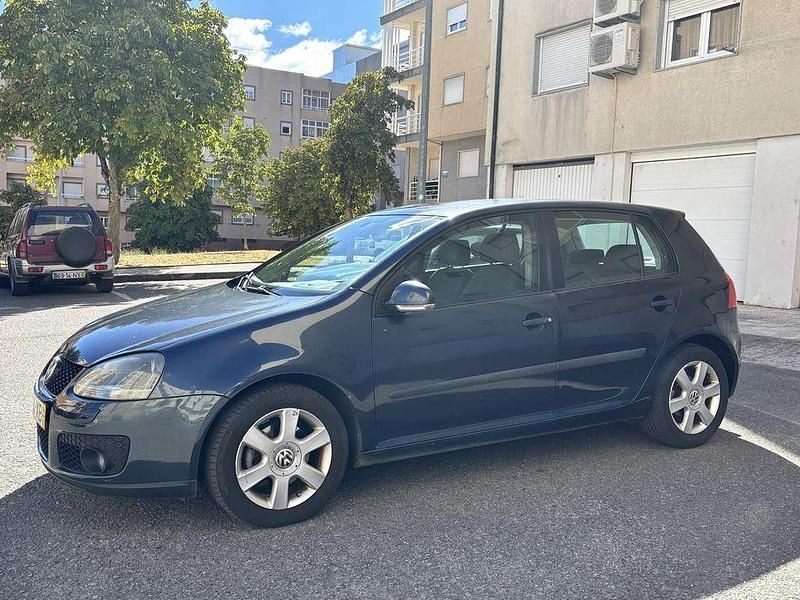 Usado 2004 VW Golf V Sedan | € 5.500 (Preço justo) - Imagem 1/4