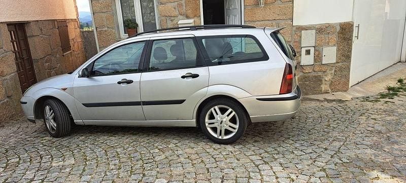 Usado 2004 Ford Focus Sedan | € 2.250 (Preço justo) - Imagem 1/4