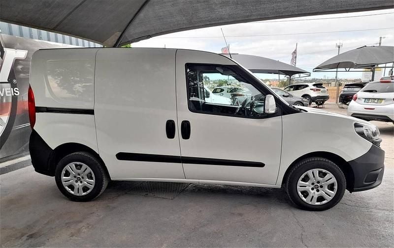 Usado Fiat Doblò Easy 105 HP (77 kW) 2022 Branco Monovolume