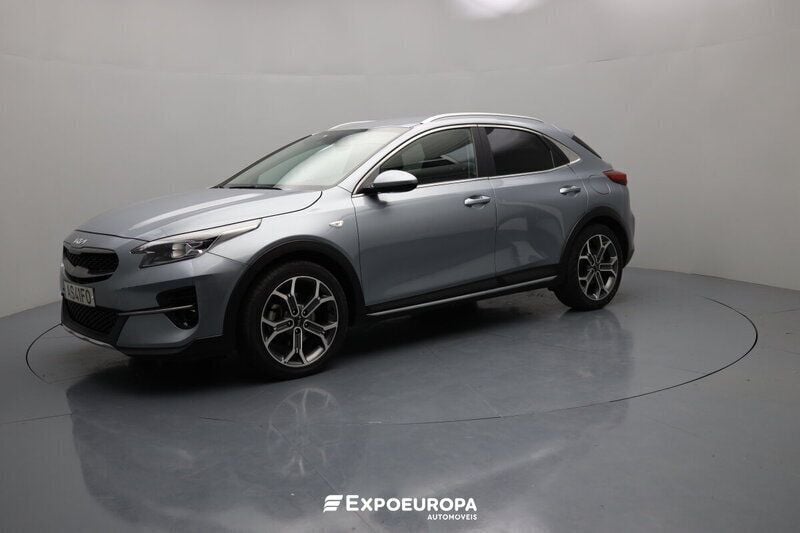 Cinza Usado 2022 Kia XCeed SUV | € 20.990 - Imagem 1/4