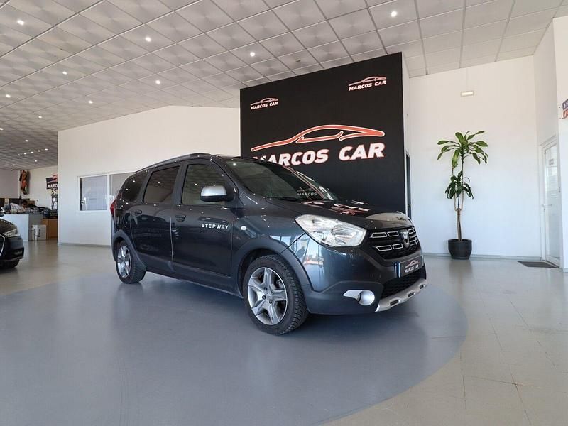 Cinzento Usado 2019 Dacia Lodgy Comfort Plus Monovolume | € 18.300 (Caro) - Imagem 1/4