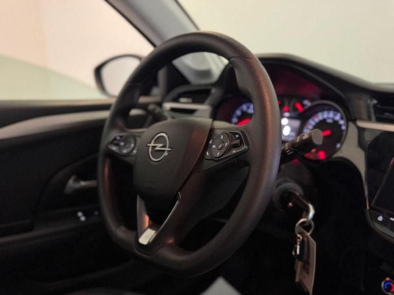 Usado Opel Corsa Edition 100 HP (73 kW) 2020 Preto Citadino