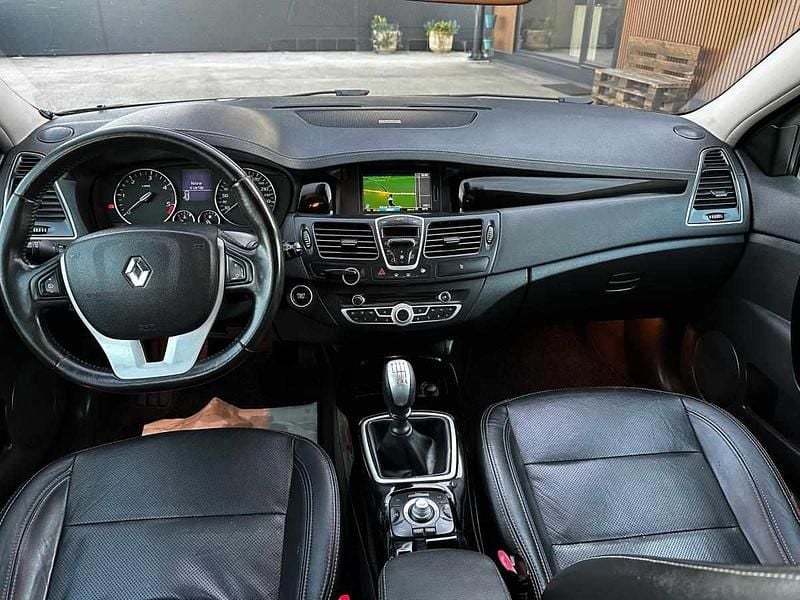 Usado Renault Laguna III Initiale 150 HP (110 kW) 2011 Preto Carrinha