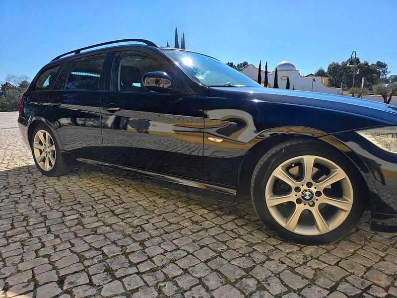 Usado BMW 318 143 HP (105 kW) 2009 Preto Carrinha