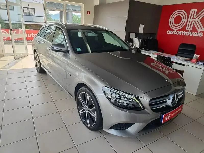 Usado Mercedes C300e Avantgarde 306 HP (225 kW) 2020 Cinzento Carrinha