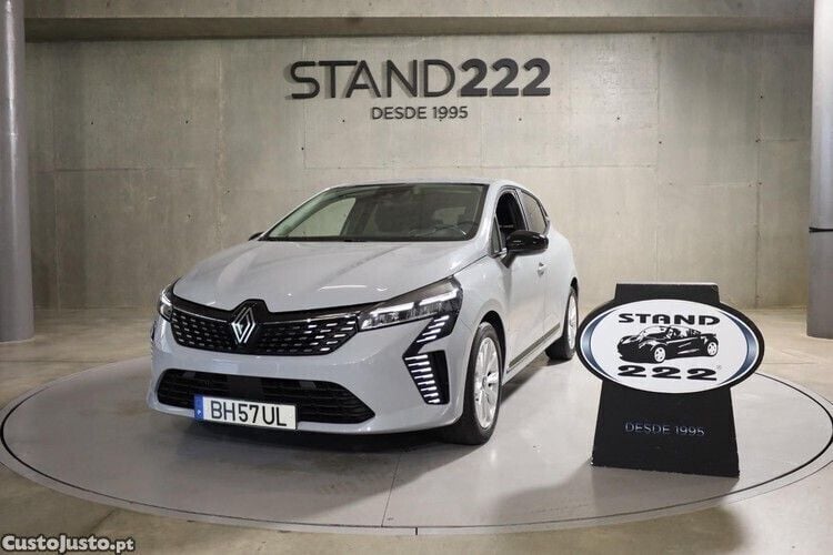 Cinza Usado 2024 Renault Clio V Evolution Citadino | € 17.650 (Bom preço) - Imagem 1/1