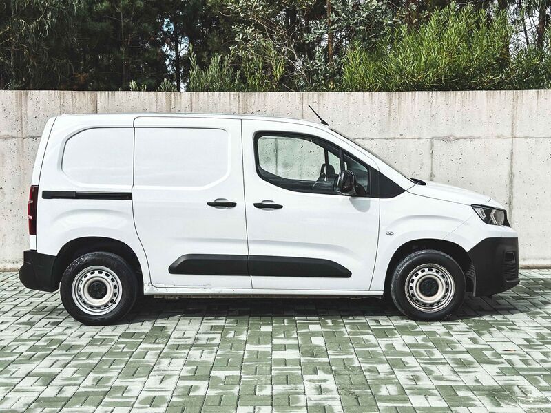 Usado Peugeot Partner 130 HP (95 kW) 2023 Branco Monovolume