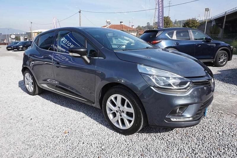 Usado Renault Clio IV 90 HP (66 kW) 2019 Cinzento Citadino