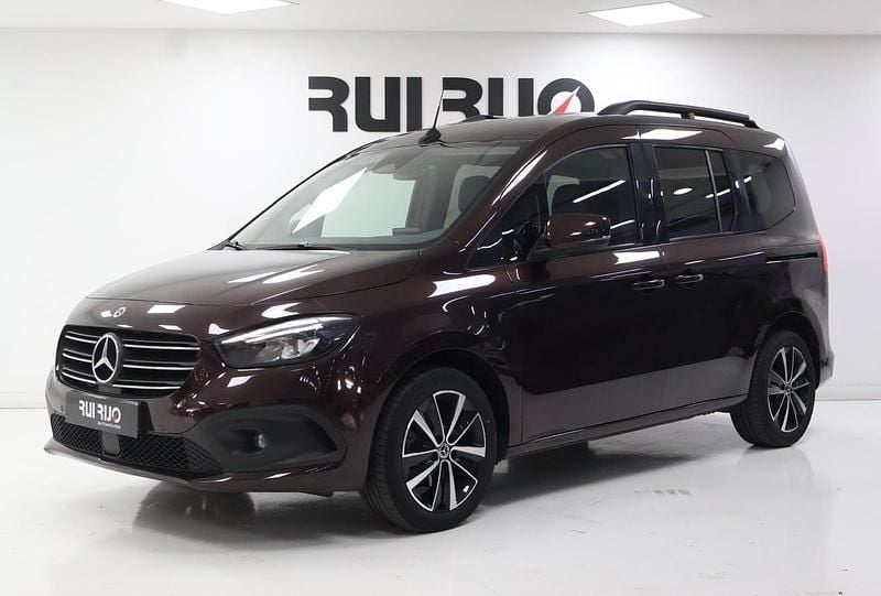 Castanho Usado 2023 Mercedes CLA180 Sedan | € 29.900 - Imagem 1/4