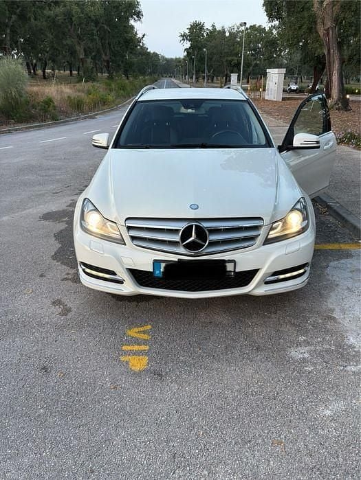 Usado 2011 Mercedes C220 Avantgarde Sedan | € 12.000 (Preço justo) - Imagem 1/4