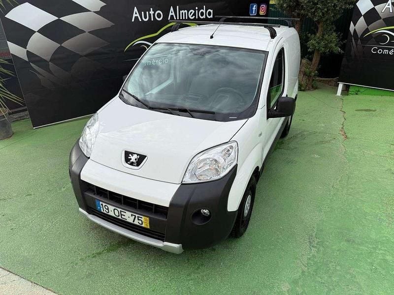 Branco Usado 2013 Peugeot Bipper Monovolume | € 4.950 (Bom preço) - Imagem 1/4
