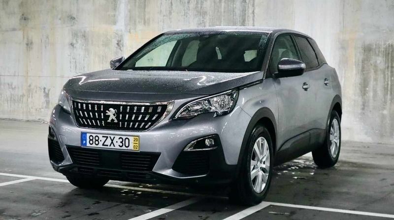 Usado Peugeot 3008 131 HP (96 kW) 2020 Cinzento Citadino