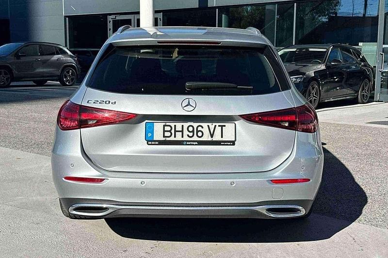 Usado Mercedes 220 200 HP (147 kW) 2024 Cinzento