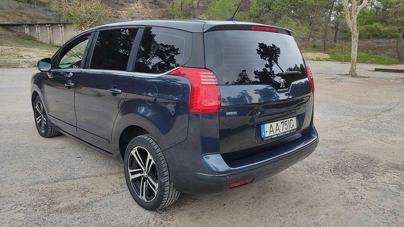 Usado Peugeot 5008 120 HP (88 kW) 2015 Monovolume