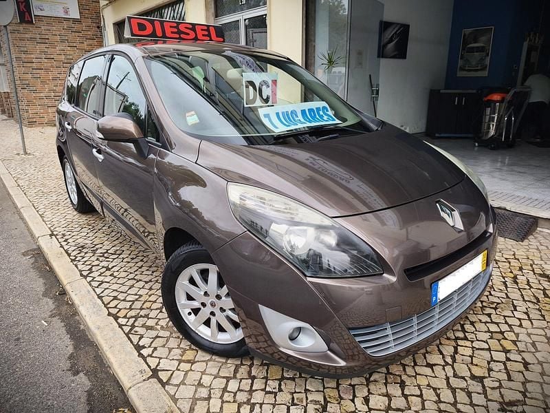 Castanho Usado 2010 Renault Scénic III Luxe Monovolume | € 6.890 (Preço justo) - Imagem 1/4