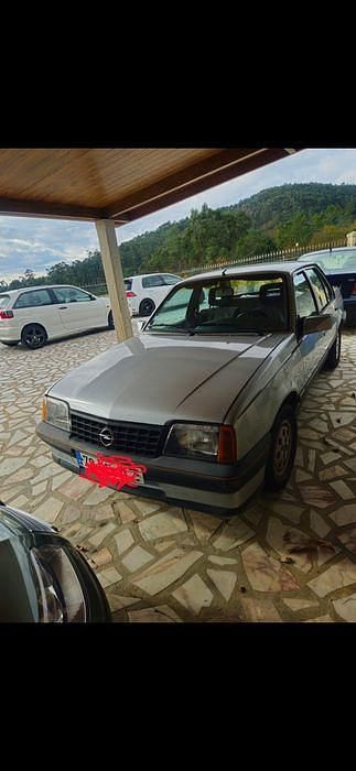 Usado 1988 Opel Ascona Exklusiv Sedan | € 4.500 - Imagem 1/4