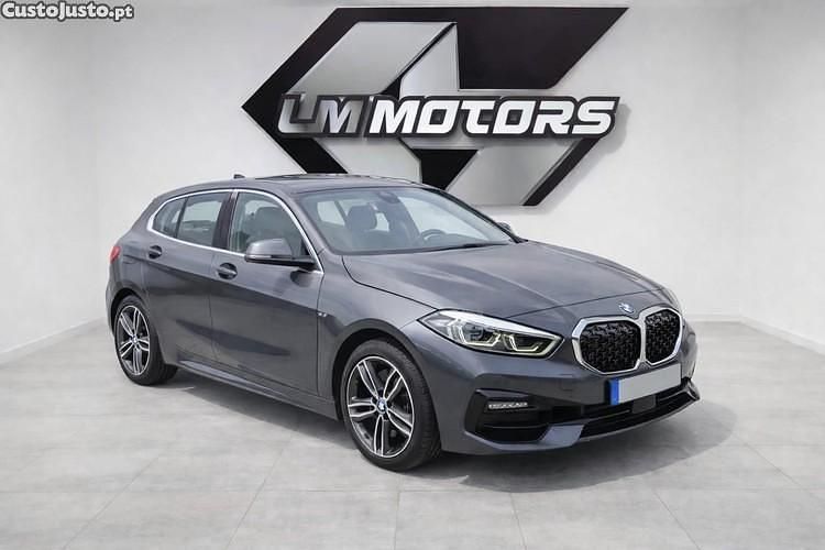 Cinza Usado 2020 BMW 118 Sport Line Citadino | € 24.900 (Preço justo) - Imagem 1/1