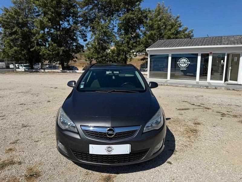 Cinzento Usado 2011 Opel Antara SUV | € 7.800 - Imagem 1/4