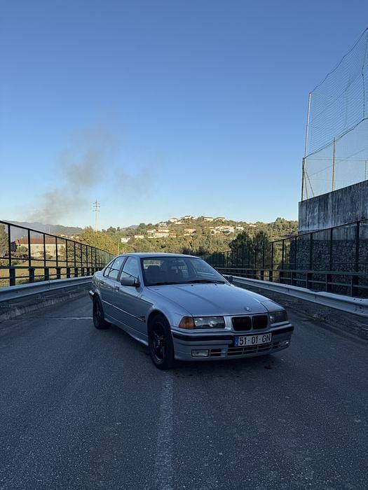 Usado 1996 BMW 318 Sedan | € 3.000 - Imagem 1/4