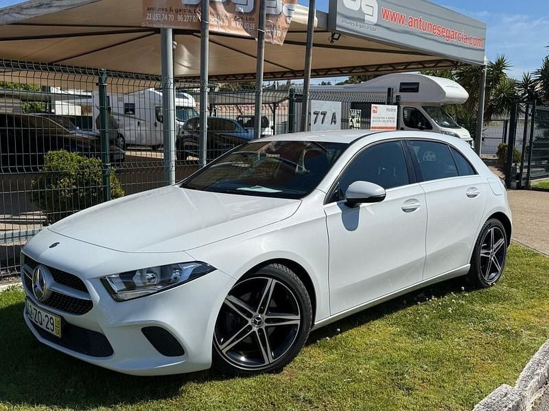 Branco Usado 2019 Mercedes A180 Business Sedan | € 24.500 (Preço justo) - Imagem 1/4