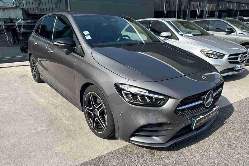 Cinzento Usado 2023 Mercedes 180 Sedan | € 36.900 (Super Preço) - Imagem 1/4