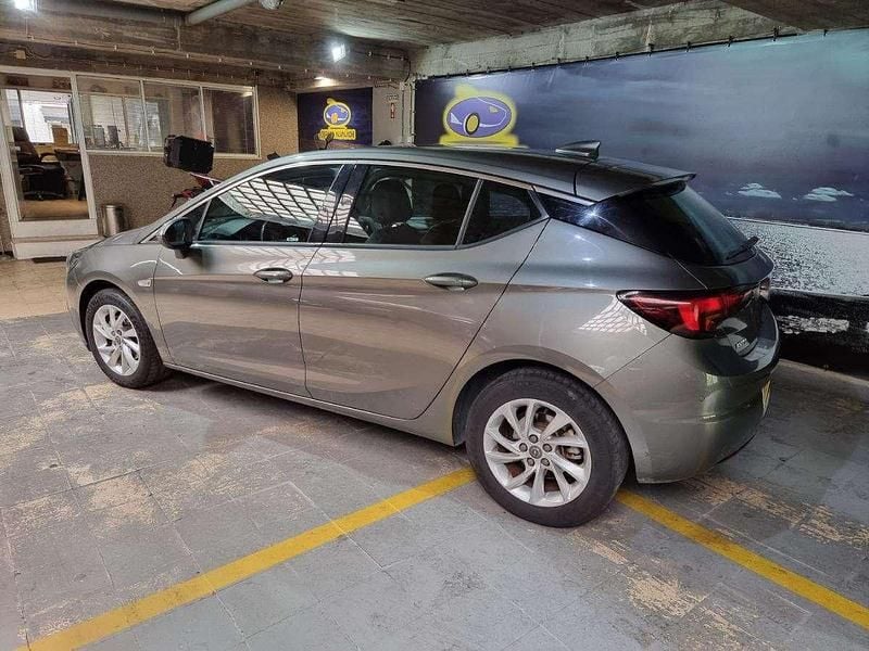 Usado Opel Astra Dynamic 110 HP (80 kW) 2017 Cinzento (metalizado) Citadino