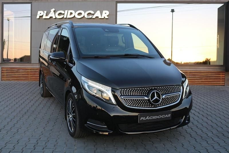 Preto Usado 2018 Mercedes V250 Exclusive Monovolume | € 51.900 - Imagem 1/4