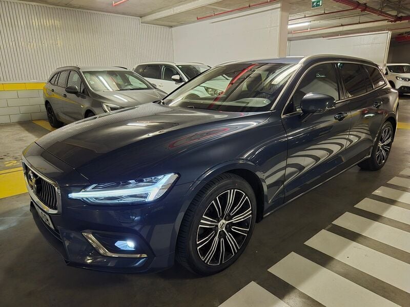 Azul Usado 2018 Volvo V60 Inscription Carrinha | € 24.990 (Preço justo) - Imagem 1/4