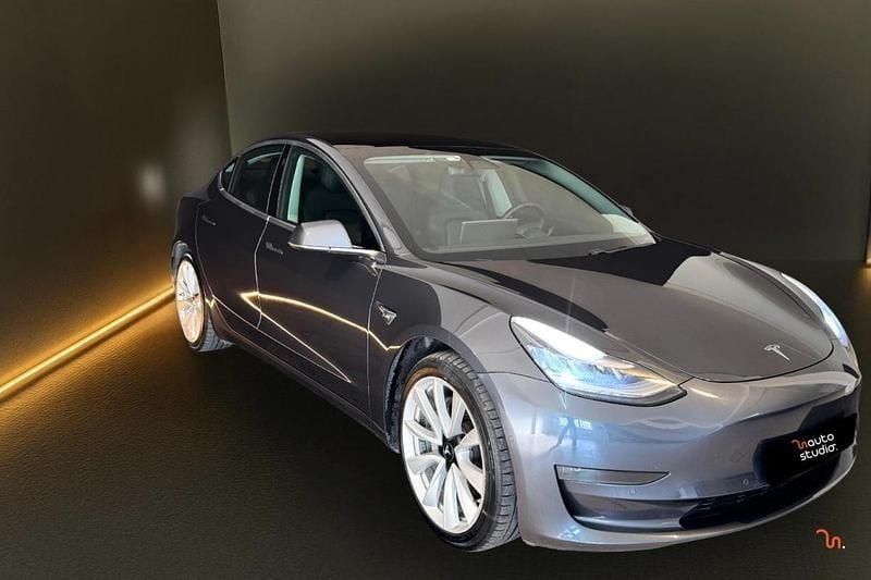 Cinzento Usado 2019 Tesla Model 3 Sedan | € 24.500 (Preço justo) - Imagem 1/4
