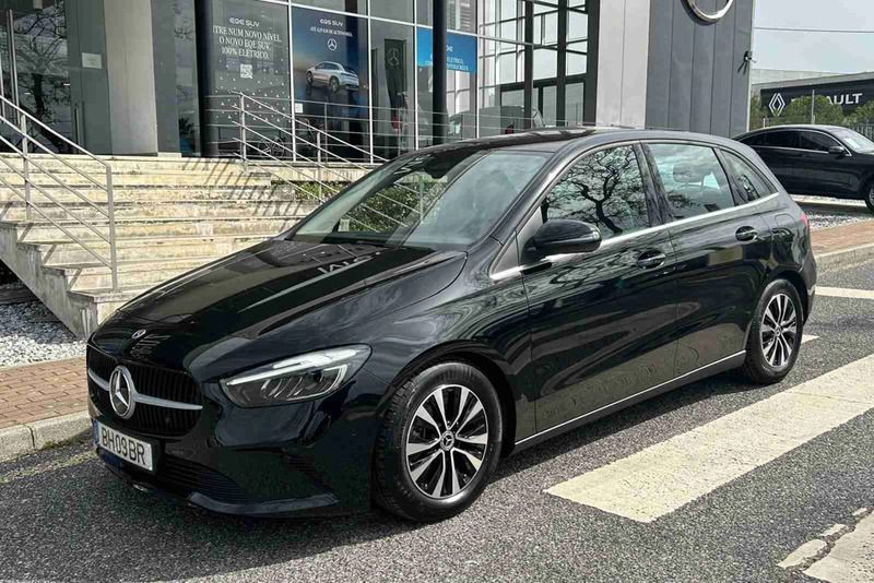 Preto Usado 2024 Mercedes B180 Monovolume | € 37.900 - Imagem 1/4
