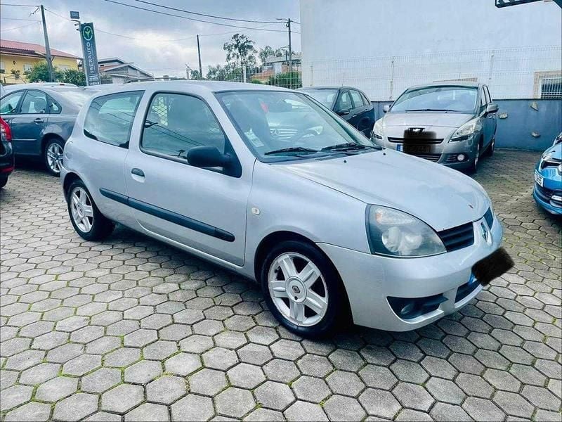 Usado Renault Clio II SE 68 HP (50 kW) 2007 Cinza Citadino