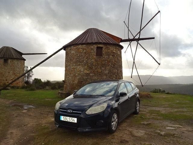 Usado 2011 Ford Focus Sedan | € 3.900 - Imagem 1/4