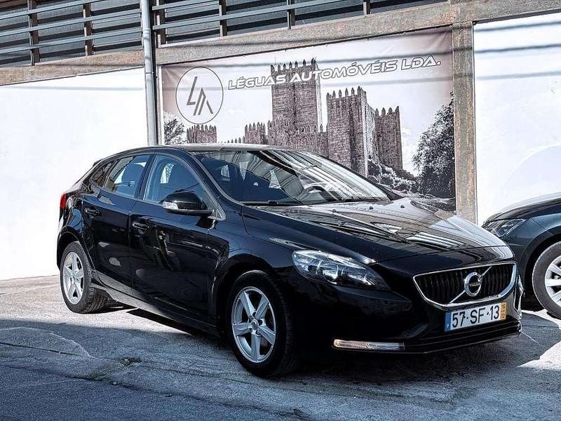 Preto Usado 2016 Volvo V40 | € 9.980 (Bom preço) - Imagem 1/4
