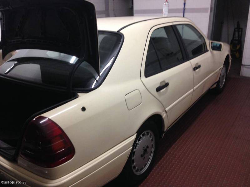 Vendido Mercedes C200 Ex-taxi - 93 - Carros usados para venda